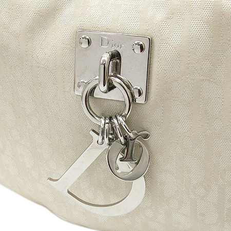 Dior(ũ����î���) ������ø� �ΰ��к긯 ���̺��� ���� ȥ�� ȣ�� ����� �̹���3 - ���̺��� �߰���ǰ