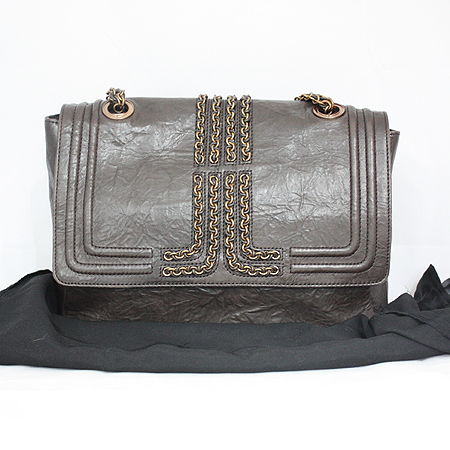 ����  �����