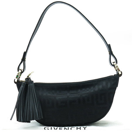 �����  �����