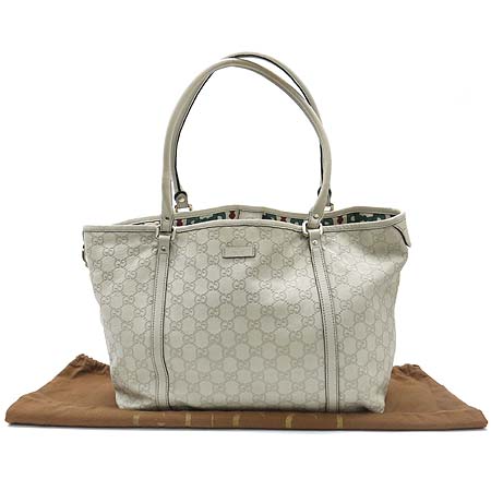 ����  �����