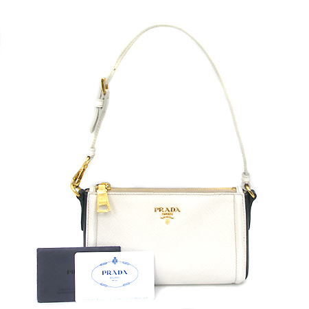 �����  �����