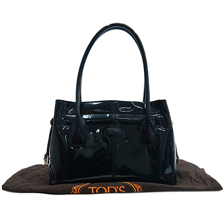 ����  �����