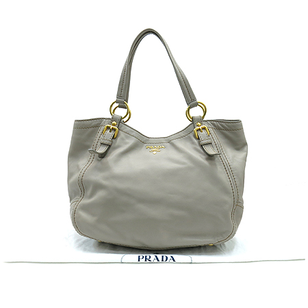 �����  �����