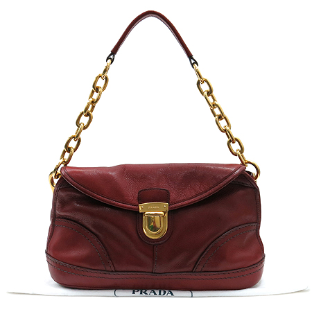 �����  �����