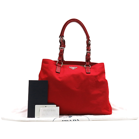 �����  �����