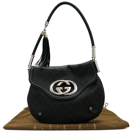 ����  �����