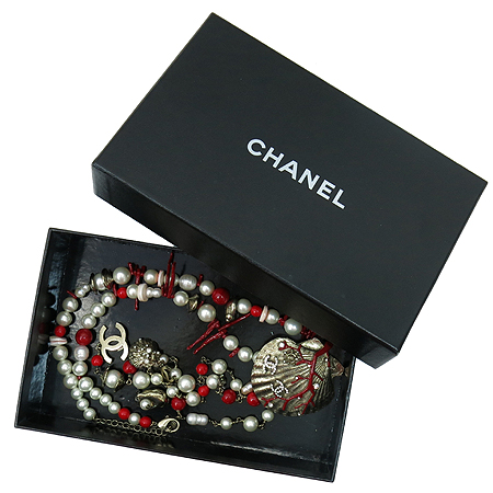 ����  �����