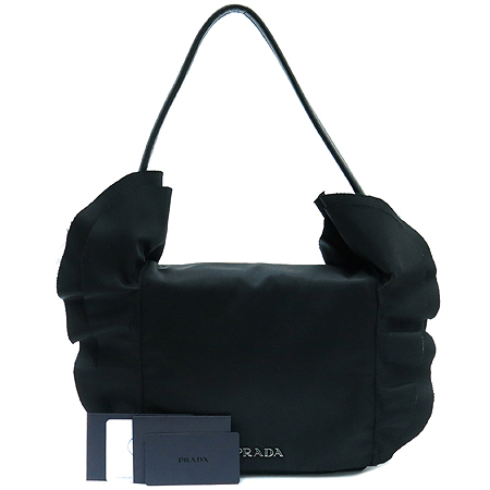 �����  �����