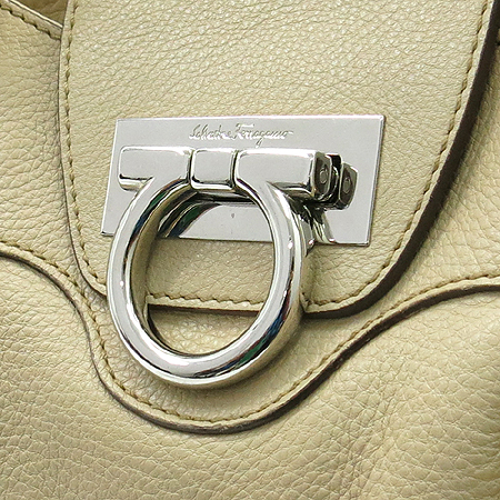 Ferragamo(��󰡸�) 21 6317 ������ ���� ���� ��ġ�� ��� ��Ʈ�� �̹���3 - ���̺��� �߰���ǰ