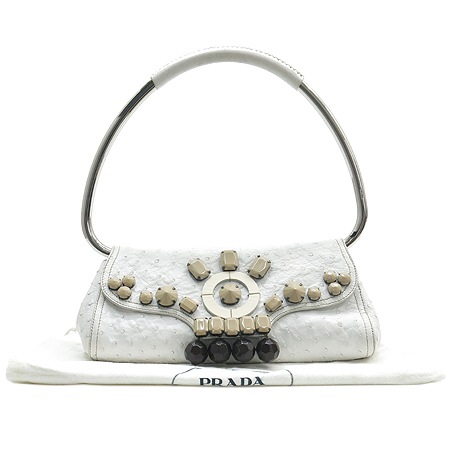 �����  �����