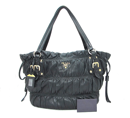 �����  �����