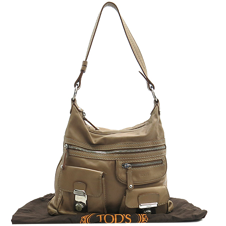 ����  �����