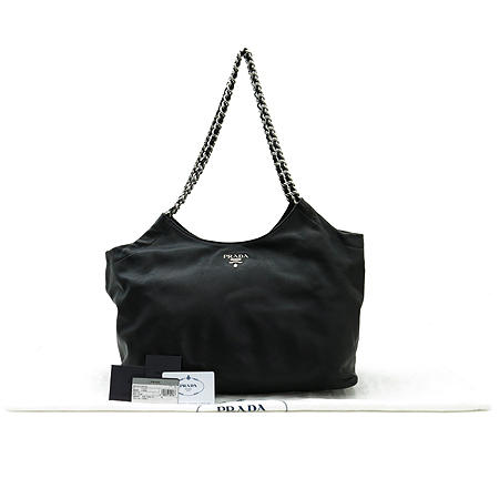 �����  �����