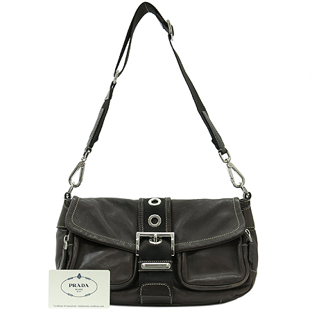 �����  �����