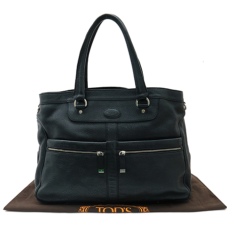 ����  �����