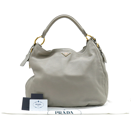 �����  �����