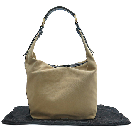 ����  �����