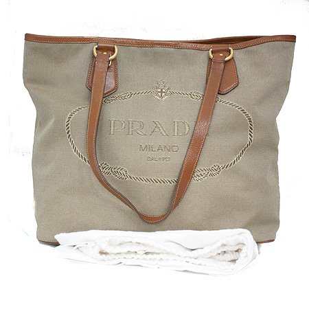 �����  �����