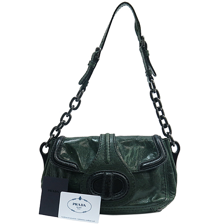 �����  �����