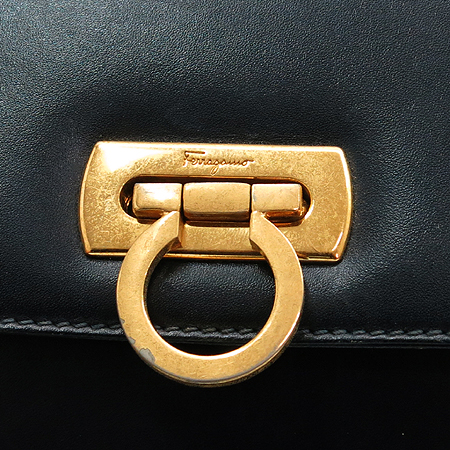 Ferragamo(��󰡸�) BA216797 ���� ��ġ�� �ΰ� �̴� ũ�ν��� �̹���3 - ���̺��� �߰���ǰ