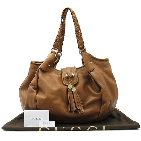 ����  �����