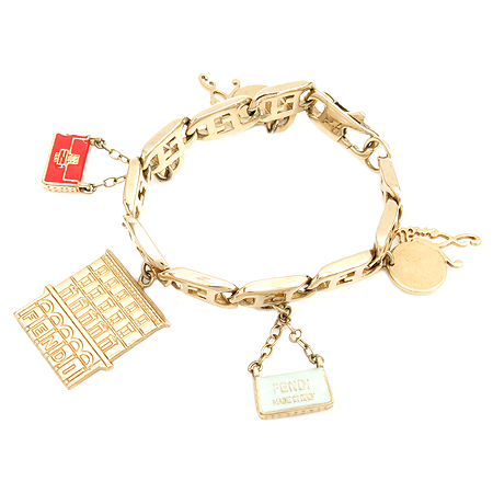 ���  ����