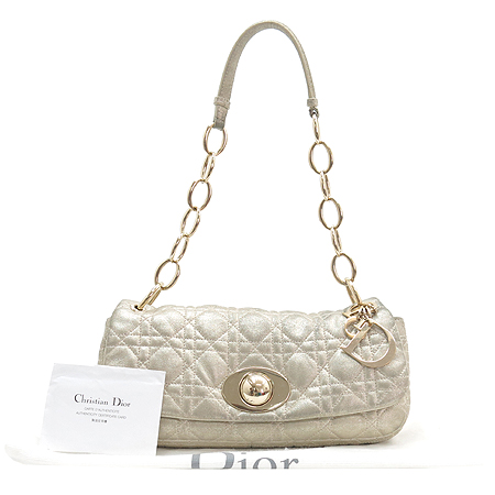 ���  �����