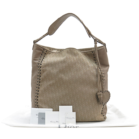 ���  �����