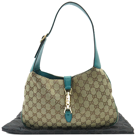 ����  �����