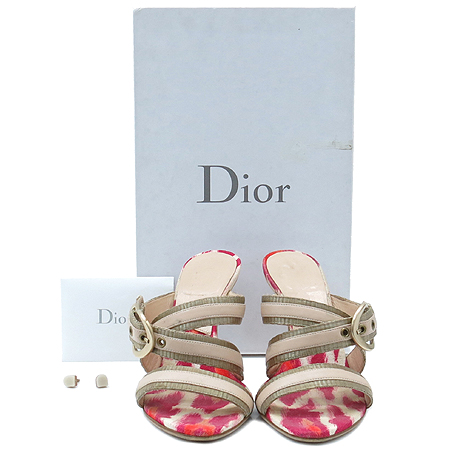 ���  ����