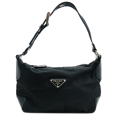 �����  �����