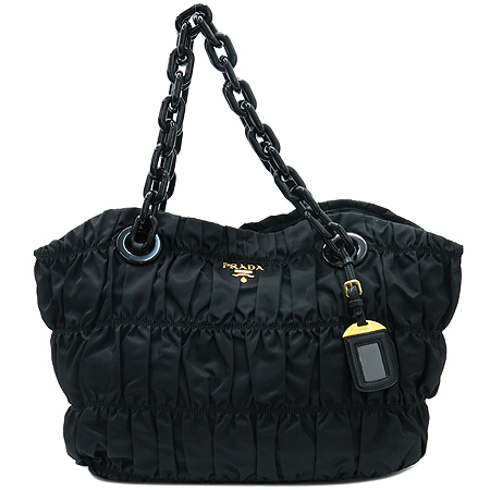 �����  �����