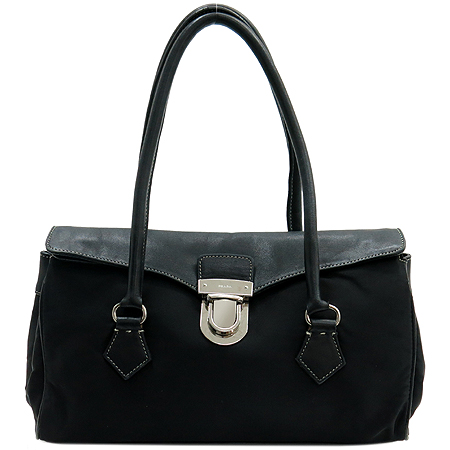 �����  �����