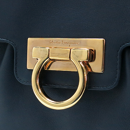 Ferragamo(��󰡸�) 21 D479 ���� ��ġ�� ���̺� ���� ü�� ����� [�б�������] �̹���4 - ���̺��� �߰���ǰ