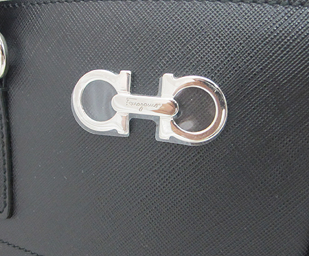 Ferragamo(��󰡸�) 21 D940 ���� ���ǾƳ� ���� �ΰ� 2WAY [�д����] �̹���4 - ���̺��� �߰���ǰ