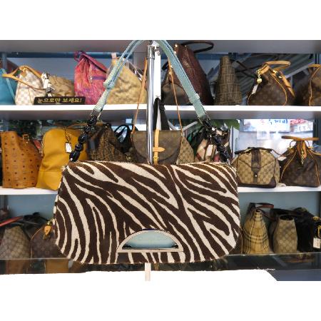 ���  �����