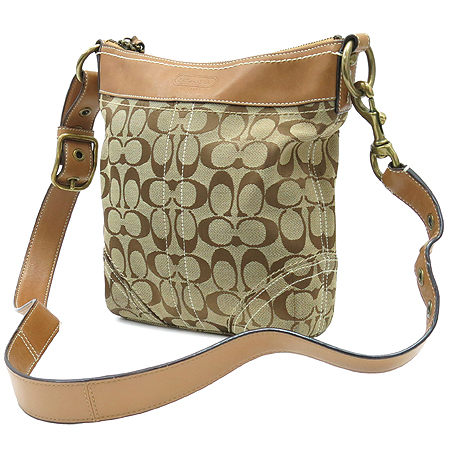 Coach(��ġ) 10402 �ñ׳�ó �ڰ��� ���� ���� Ʈ���� ���� ��� ��� �� ũ�ν��� �̹���3 - ���̺��� �߰���ǰ