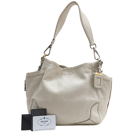 �����  �����