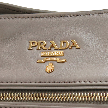 Prada(�����) BN2103 ��� ��Ż ������ SOFT CALF (�۾��� ����) ��Ʈ�� + ��� ��Ʈ�� �̹���4 - ���̺��� �߰���ǰ