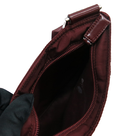 Prada(�����) TESSUTO �к긯 ���� �ﰢ�ΰ� ũ�ν��� �̹���5 - ���̺��� �߰���ǰ