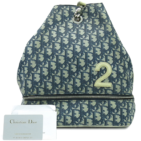 ���  ����