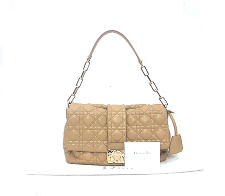 ���  �����