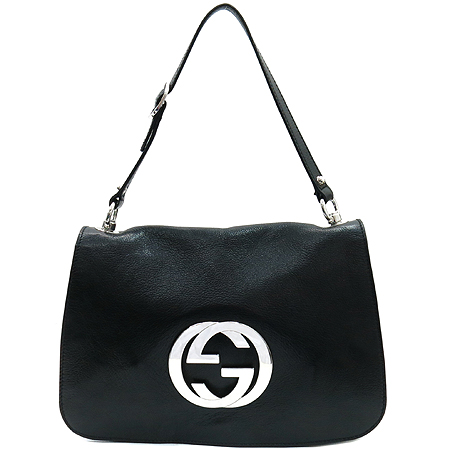 ����  �����