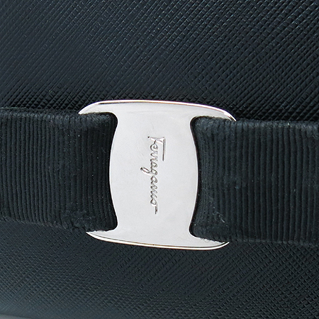 Ferragamo(��󰡸�) 22 A926 ���� ���ǾƳ� ���� �ǹ� ��Ż �ٶ� ������ �̹���3 - ���̺��� �߰���ǰ