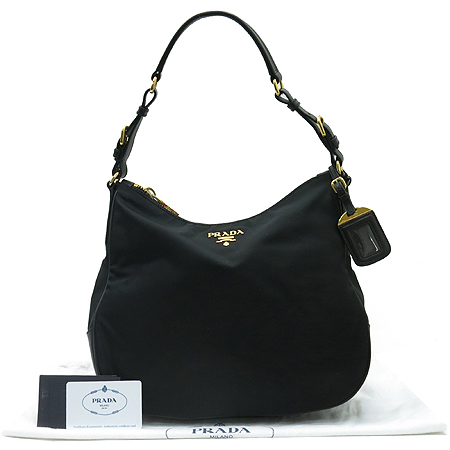 �����  �����