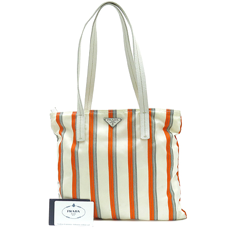 �����  �����