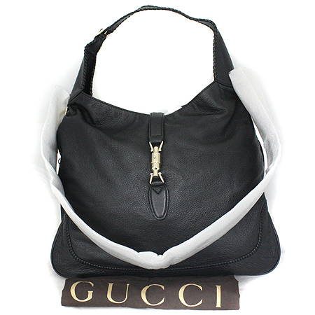 ����  �����