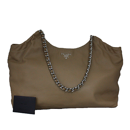 �����  �����