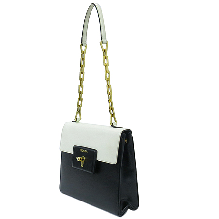 Prada(�����) BR4977 SAFFIANO VERNIC(���ǾƳ� ������) ���̴�Ʈ ���� ü�� ����� [��������] �̹���3 - ���̺��� �߰���ǰ