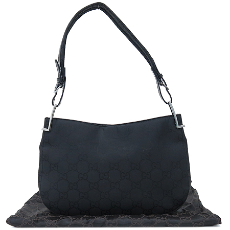 ����  �����